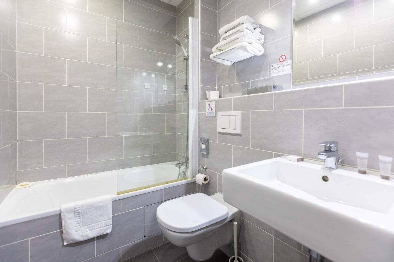 Edmond Rostand Hotel