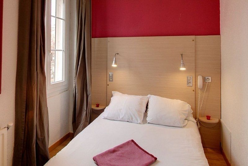 Hotel Edmond Rostand 3*