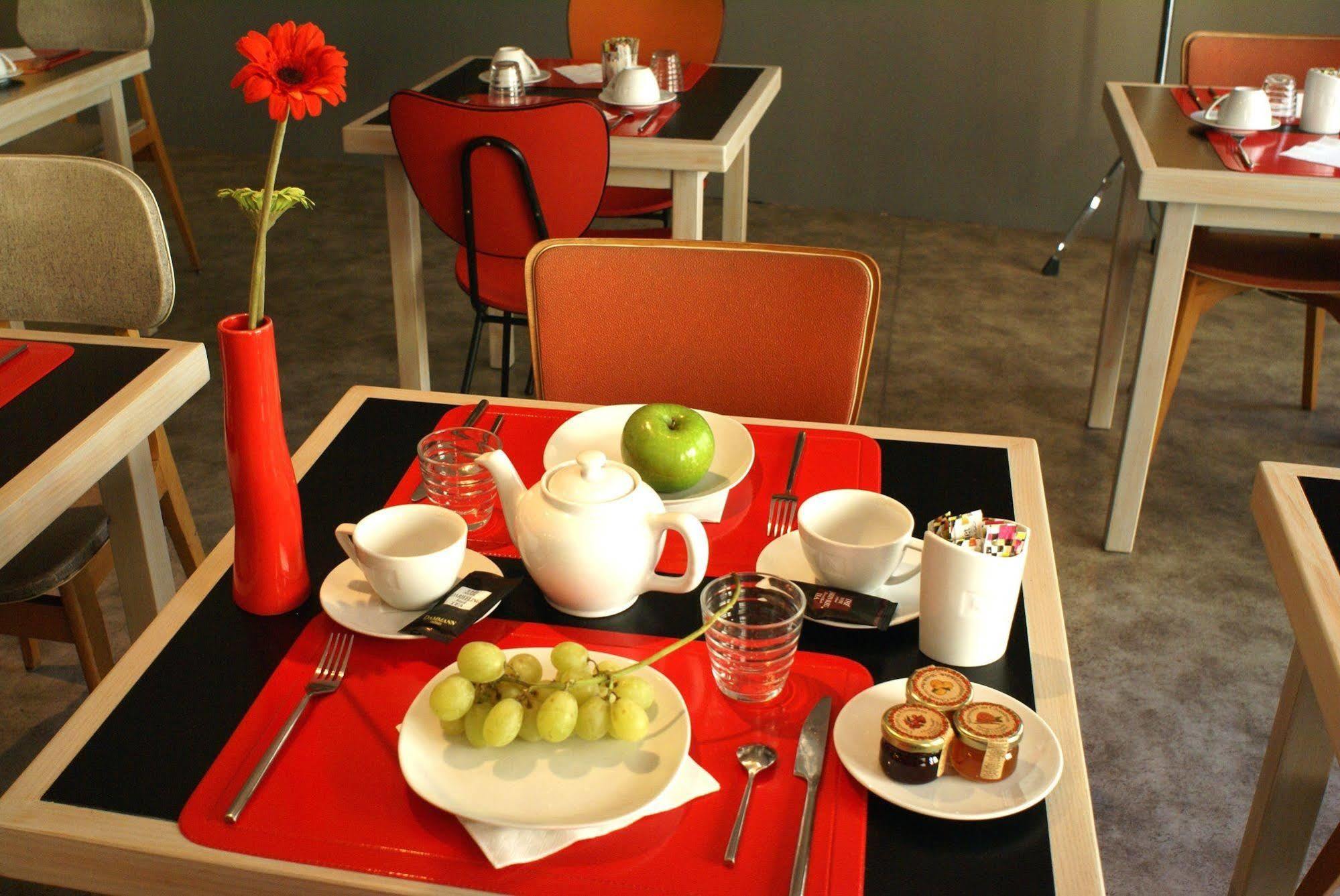Edmond Rostand Hotel